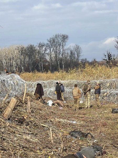 Тернополяни допомагали з облаштуванням оборонних рубежів на передовій (фото)
