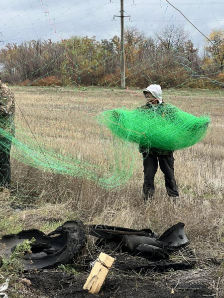 Тернополяни допомагали з облаштуванням оборонних рубежів на передовій (фото)