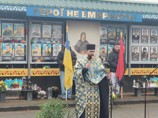 День Гідності та Свободи: урочистості та молитва у Підволочиській громаді (фото)