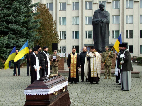 Шумськ у скорботі: попрощалися із захисником Віктором Летким (фото)