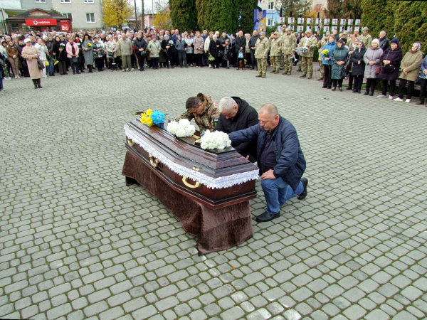 Шумськ у скорботі: попрощалися із захисником Віктором Летким (фото)