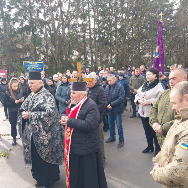 Навколішки у Борщівській громаді зустріли тіло полеглого Героя Володимира Ткача (ФОТО)