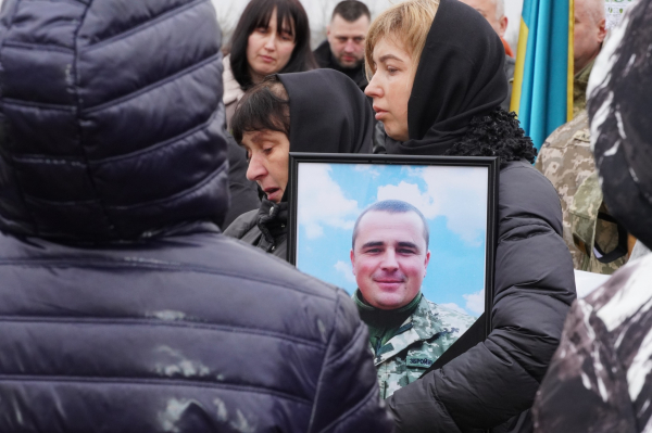 У Лозовій встановили пам’ятник Герою Віталію Німку, тіло якого досі не знайшли (фото)