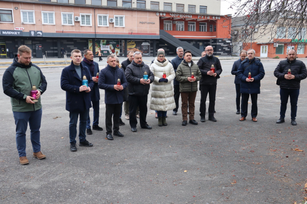 Іноземна делегація приїхала на могили поляків у Козівській громаді (фото)