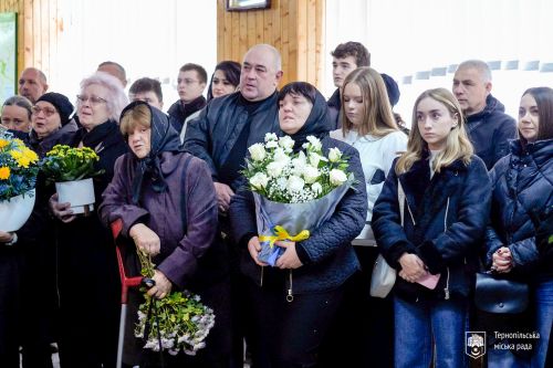 У Тернополі відкрили стелу пам’яті загиблим захисникам «Коріння пам’яті. Вони назавжди з нами» (фото)