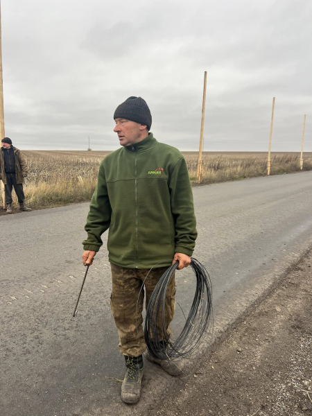 Тернополяни допомагали з облаштуванням оборонних рубежів на передовій (фото)
