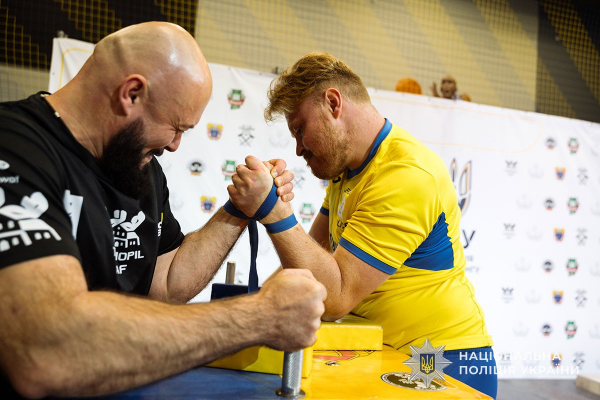 Сила рук: у Тернополі змагалися військові, ветерани та поліцейські