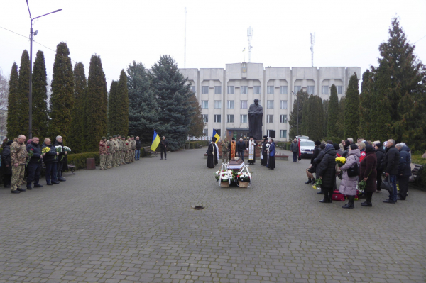 У Шумській громаді зустріли тіло загиблого захисника Романа Шупінського (фото)