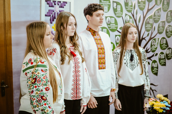 У Тернополі відкрили стелу пам’яті загиблим захисникам «Коріння пам’яті. Вони назавжди з нами» (фото)