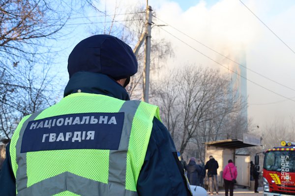Нацгвардійці допомагають ліквідовувати наслідки ракетної атаки по Тернополю (фото)