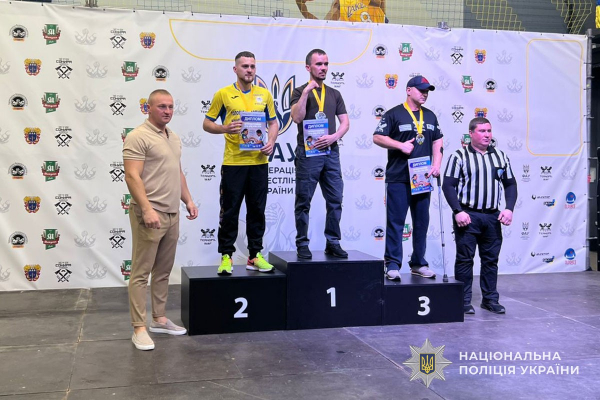 Сила рук: у Тернополі змагалися військові, ветерани та поліцейські