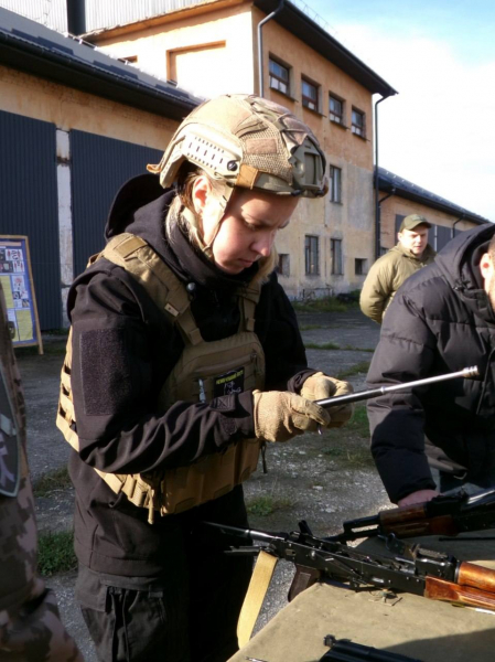 Тернополянам показали, як правильно поводитись зі зброєю (фото)