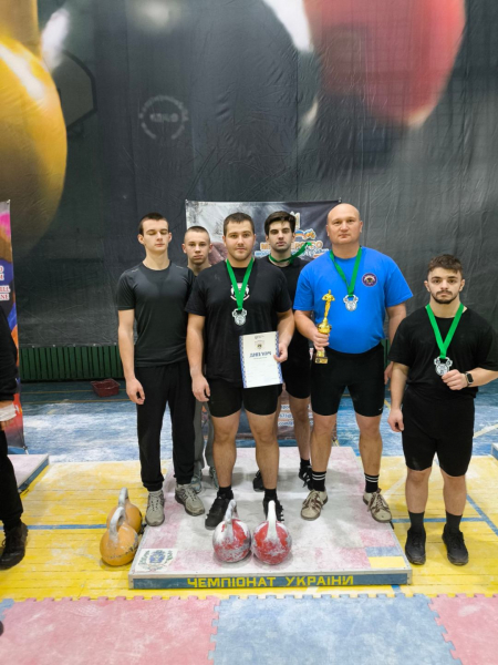 Студенти ТНТУ імені Івана Пулюя здобули срібло на Кубку України з гирьового спорту (фото)