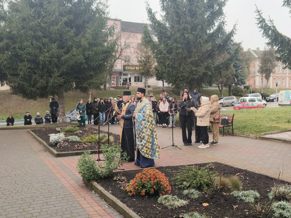 День Гідності та Свободи: урочистості та молитва у Підволочиській громаді (фото)