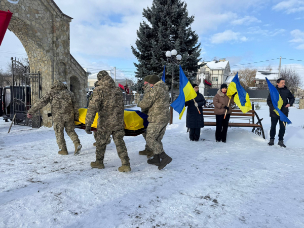 Озернянська громада попрощалася із захисником Романом Майдановим (фото)