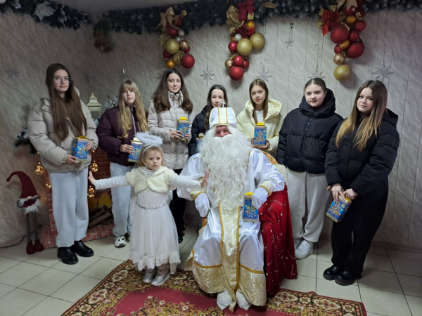 Борщівська громада відкрила Хатинку Миколая: понад 1400 дітей відвідали святкову резиденцію (фото)