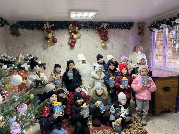 Борщівська громада відкрила Хатинку Миколая: понад 1400 дітей відвідали святкову резиденцію (фото)