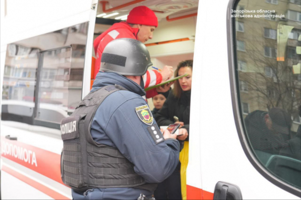 Зранку росіяни вдарили дроном по магазину в Запоріжжі: відомо про шістьох поранених (фото, відео)