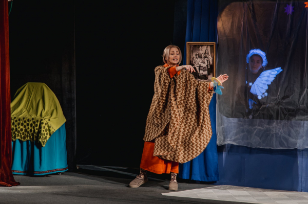 Дітям загиблих і полонених військових у Тернополі показали благодійну виставу та вручили подарунки (фото)