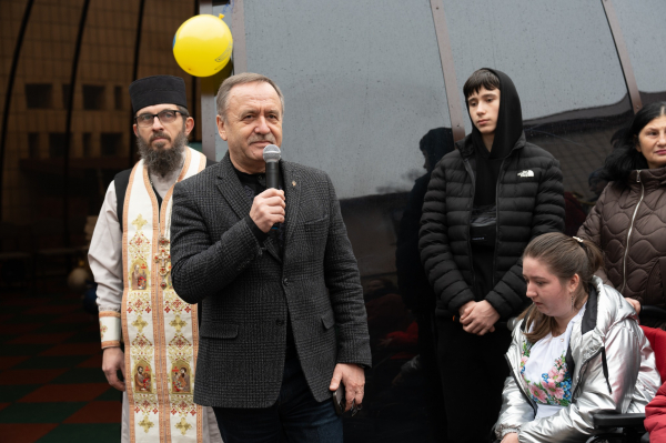 Для дітей із особливими освітніми потребами у Тернополі відкрили купольну альтанку (фото)