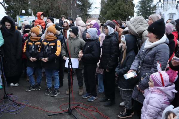 Хатинку Миколая відкрили у Козові: близько 300 дітей отримали свято та подарунки (фото)