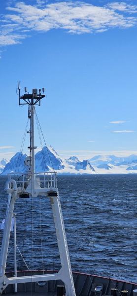 Полярне коло вперше перетнув український криголам «Ноосфера»: детальніше про міжнародні дослідження (ФОТО)