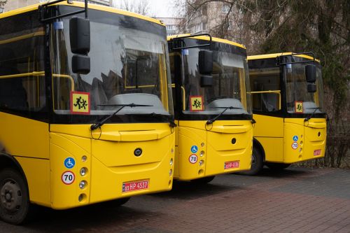Громади Тернопільщини отримали ще чотири нові шкільні автобуси (фото)