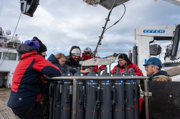 Полярне коло вперше перетнув український криголам «Ноосфера»: детальніше про міжнародні дослідження (ФОТО)