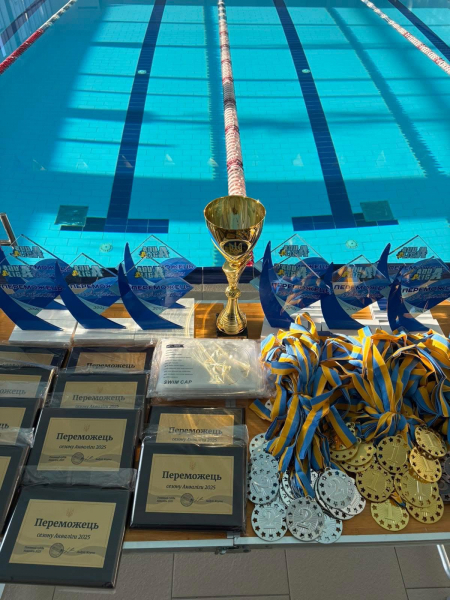 13 призових медалей завоювали юні тернопільські спортсмени на змаганнях з плавання у Дрогобичі (фото)