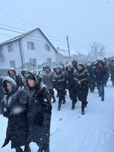 Озернянська громада попрощалася із захисником Романом Майдановим (фото)