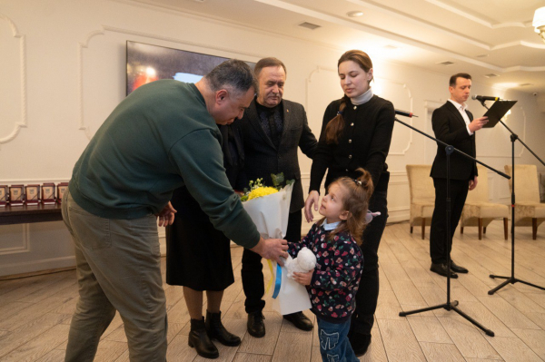 Посмертні нагороди родинам 52 загиблих військових вручили на Тернопільщині (фото)