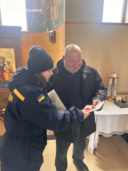 Безпечне Різдво у храмах громад: рятувальники відвідали церкви Тернопільщини (фото)