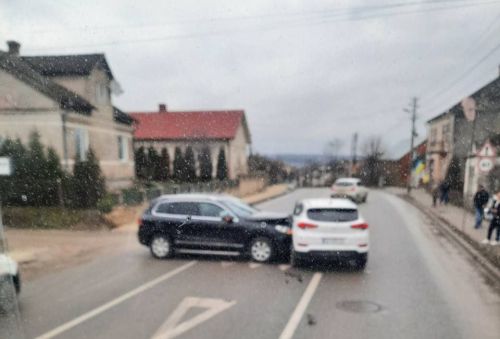 ДТП в центрі Бережан: зіштовхнулись дві автівки (фото)