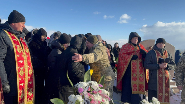 Озернянська громада попрощалася із захисником Романом Майдановим (фото)