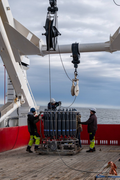 Полярне коло вперше перетнув український криголам «Ноосфера»: детальніше про міжнародні дослідження (ФОТО)