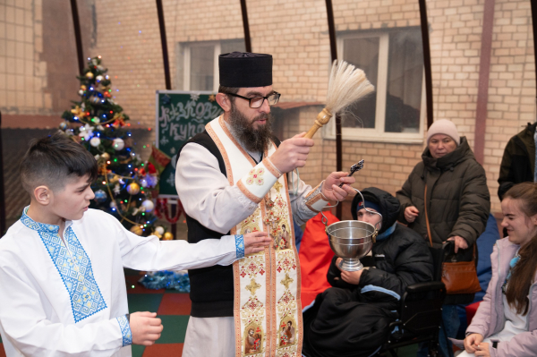 Для дітей із особливими освітніми потребами у Тернополі відкрили купольну альтанку (фото)