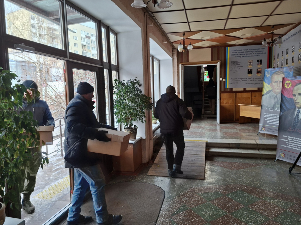 Музей Тернопільщини отримав 7 тонн гуманітарного вантажу з Канади (фото)