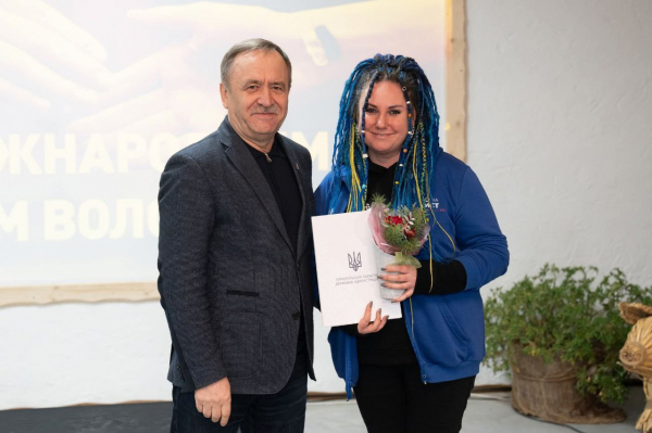 День волонтера на Тернопільщині: Президент відзначив нагородою місцевого активіста (фото)