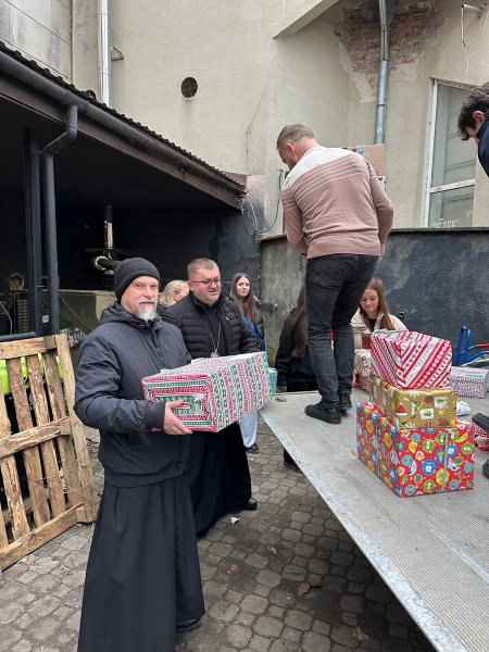 Акція "Святий Миколай тебе не забуває" стартувала у Тернополі (фото)
