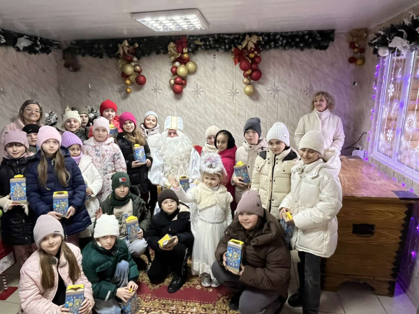 Борщівська громада відкрила Хатинку Миколая: понад 1400 дітей відвідали святкову резиденцію (фото)