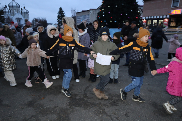 Хатинку Миколая відкрили у Козові: близько 300 дітей отримали свято та подарунки (фото)