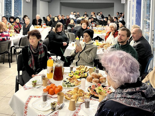 Різдвяна молитва та підтримка: зустріч для родин загиблих воїнів у Тернополі (фото)