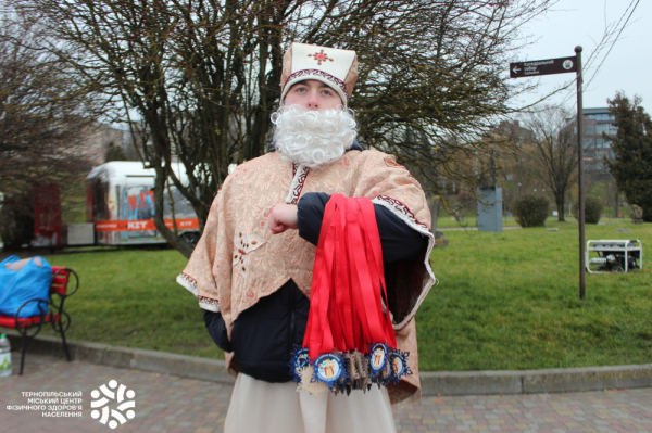 Костюмований благодійний забіг святих Миколаїв провели у Тернополі (фото, відео)