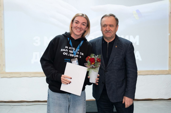 День волонтера на Тернопільщині: Президент відзначив нагородою місцевого активіста (фото)