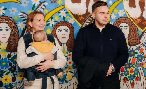 Олена Підгрушна вперше з'явилися на публіці з маленьким сином (фото)