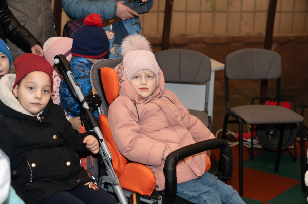 Для дітей із особливими освітніми потребами у Тернополі відкрили купольну альтанку (фото)