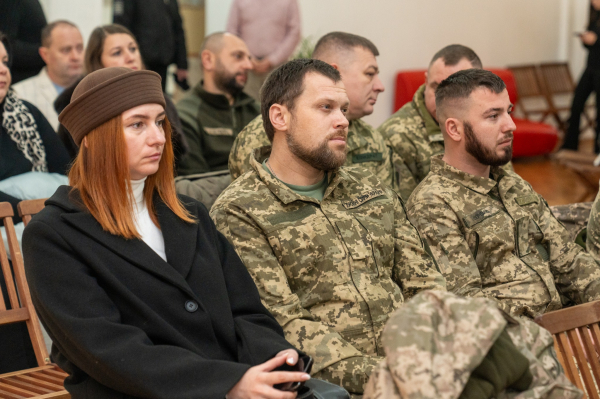 У Тернополі нагородили військових з нагоди Дня ЗСУ (фото)