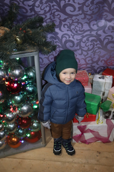 Хатинку Миколая відкрили у Козові: близько 300 дітей отримали свято та подарунки (фото)