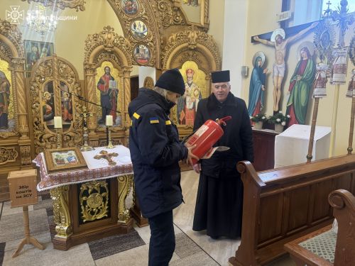 Безпечне Різдво у храмах громад: рятувальники відвідали церкви Тернопільщини (фото)