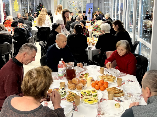 Різдвяна молитва та підтримка: зустріч для родин загиблих воїнів у Тернополі (фото)